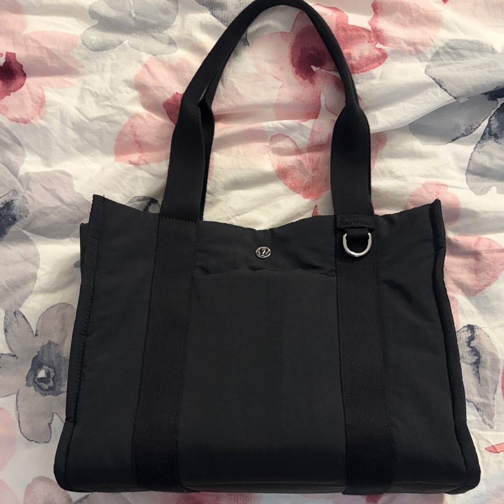 Lululemon Boxy Black Tote 10L